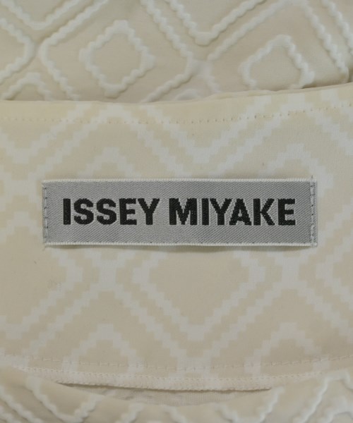 ISSEY MIYAKE（イッセイミヤケ）ブラウス ベージュ サイズ:2(M位) レディース/2200712245050