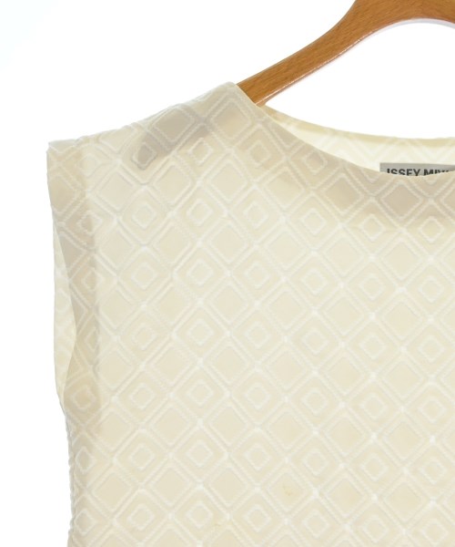 ISSEY MIYAKE（イッセイミヤケ）ブラウス ベージュ サイズ:2(M位) レディース/2200712245050