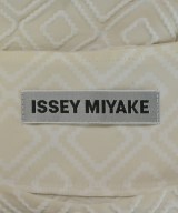 ISSEY MIYAKE（イッセイミヤケ）ブラウス ベージュ サイズ:2(M位) レディース/2200712245050