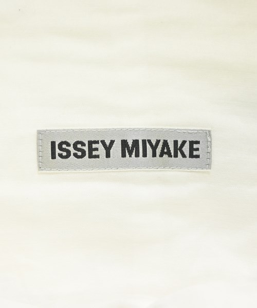 ISSEY MIYAKE（イッセイミヤケ）カジュアルシャツ 白 サイズ:2(M位) レディース/2200716453154