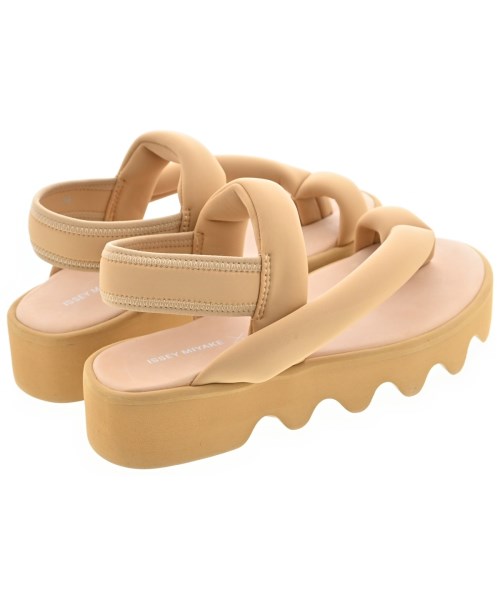 ISSEY MIYAKE（イッセイミヤケ）サンダル ベージュ サイズ:EU36(22.5cm位) レディース/2200714724010