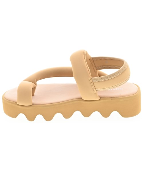 ISSEY MIYAKE（イッセイミヤケ）サンダル ベージュ サイズ:EU36(22.5cm位) レディース/2200714724010