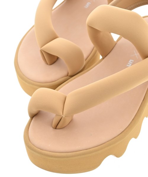 ISSEY MIYAKE（イッセイミヤケ）サンダル ベージュ サイズ:EU36(22.5cm位) レディース/2200714724010
