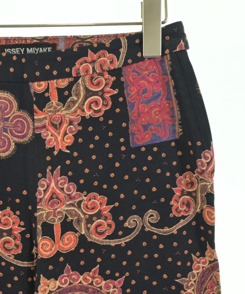 ISSEY MIYAKE（イッセイミヤケ）クロップドパンツ 黒 サイズ:1(S位) レディース/2200645773040