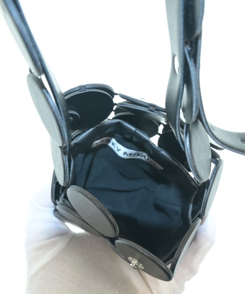 ISSEY MIYAKE（イッセイミヤケ）ショルダーバッグ 黒 サイズ:- レディース/2200642370037