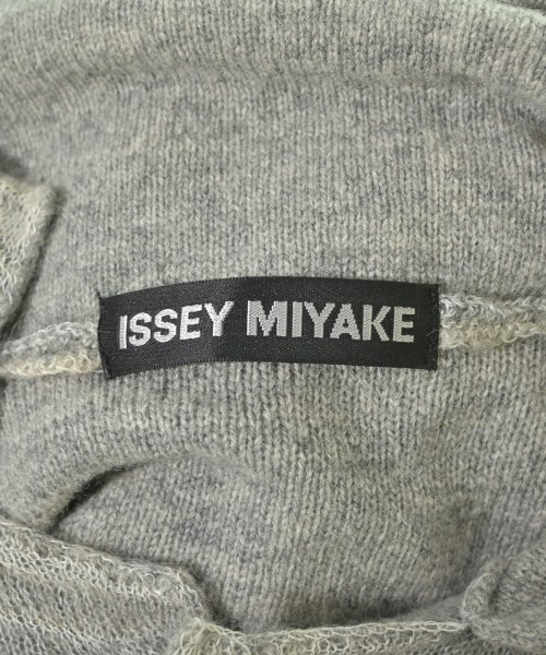 ISSEY MIYAKE（イッセイミヤケ）カーディガン グレー サイズ:2(M位) レディース/2200646819075