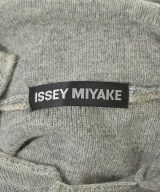 ISSEY MIYAKE（イッセイミヤケ）カーディガン グレー サイズ:2(M位) レディース/2200646819075