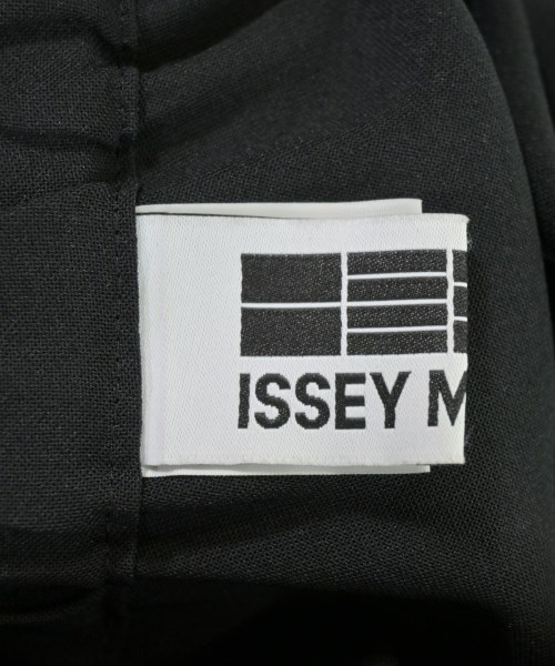 ISSEY MIYAKE（イッセイミヤケ）クロップドパンツ 黒 サイズ:4(XL位) レディース/2200704425064