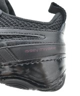 ISSEY MIYAKE（イッセイミヤケ）スニーカー 黒 サイズ:24.5cm レディース/2200707268033