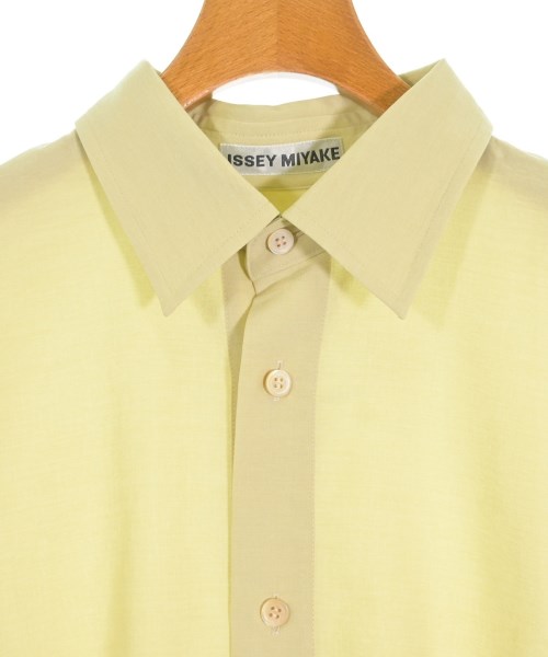 ISSEY MIYAKE（イッセイミヤケ）カジュアルシャツ カーキ サイズ:2(M位) レディース/2200709307075