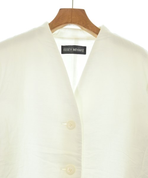 ISSEY MIYAKE（イッセイミヤケ）ノーカラージャケット 白 サイズ:3(L位) レディース/2200663706051
