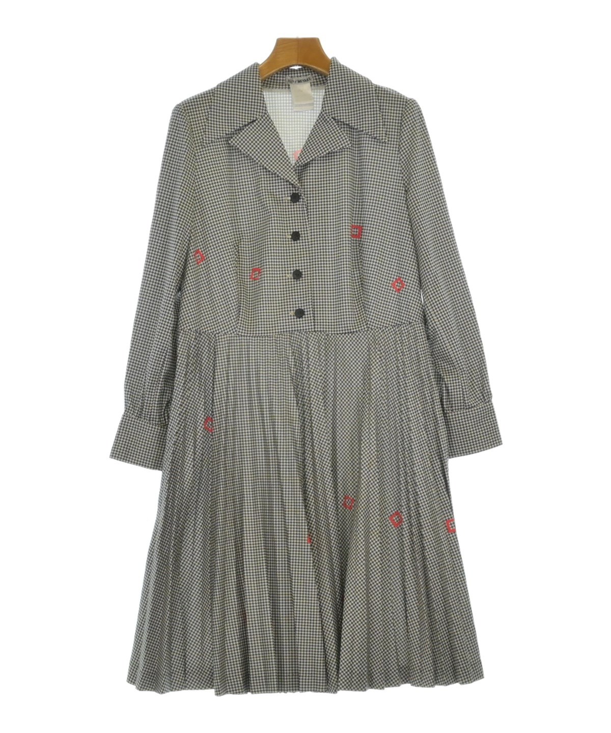 ISSEY MIYAKE（イッセイミヤケ）ワンピース 白 サイズ:M レディース