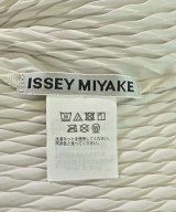 ISSEY MIYAKE（イッセイミヤケ）その他 白 サイズ:2(M位) レディース/2200667773028
