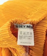 ISSEY MIYAKE（イッセイミヤケ）ロング・マキシ丈スカート 黄 サイズ:3(L位) レディース/2200667924086