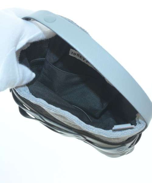 ISSEY MIYAKE（イッセイミヤケ）ショルダーバッグ グレー サイズ:S レディース/2200668773027