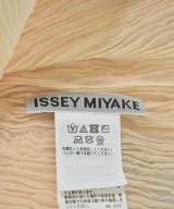 ISSEY MIYAKE（イッセイミヤケ）カジュアルシャツ ベージュ サイズ:2(M位) レディース/2200670502011