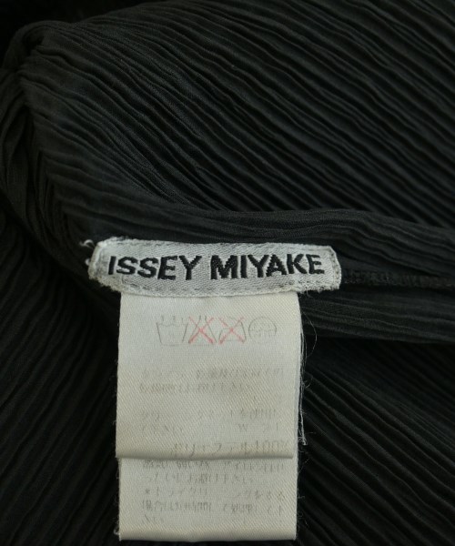 ISSEY MIYAKE（イッセイミヤケ）カジュアルシャツ 黒 サイズ:M レディース/2200731625024