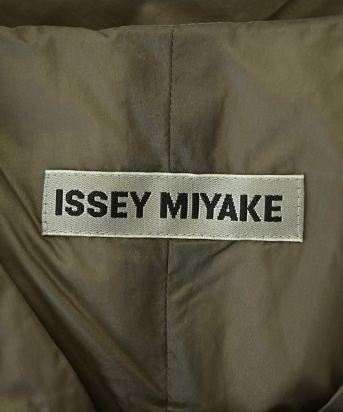 ISSEY MIYAKE（イッセイミヤケ）ダウンジャケット/ダウンベスト 茶 サイズ:2(M位) レディース/2200733370014