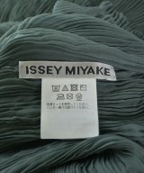 ISSEY MIYAKE（イッセイミヤケ）カジュアルシャツ 緑 サイズ:2(M位) レディース/2200734874085