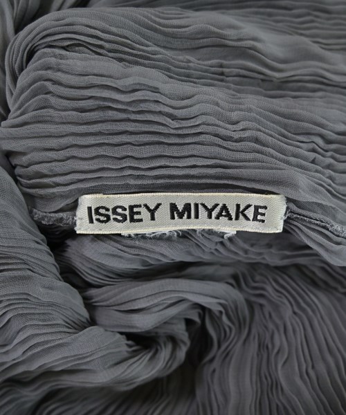 ISSEY MIYAKE（イッセイミヤケ）ブラウス グレー サイズ:-(XS位) レディース/2200735973145