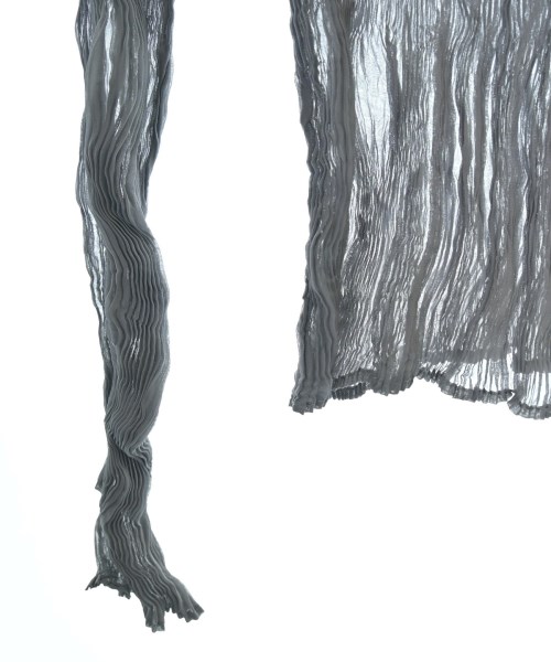 ISSEY MIYAKE（イッセイミヤケ）ブラウス グレー サイズ:-(XS位) レディース/2200735973145