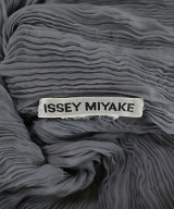 ISSEY MIYAKE（イッセイミヤケ）ブラウス グレー サイズ:-(XS位) レディース/2200735973145