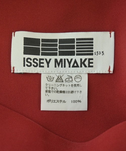 ISSEY MIYAKE（イッセイミヤケ）カジュアルシャツ 赤 サイズ:2(M位) レディース/2200720276077