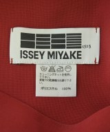 ISSEY MIYAKE（イッセイミヤケ）カジュアルシャツ 赤 サイズ:2(M位) レディース/2200720276077