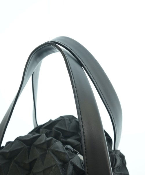 ISSEY MIYAKE（イッセイミヤケ）ハンドバッグ 黒 サイズ:- レディース/2200712251112