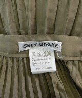 ISSEY MIYAKE（イッセイミヤケ）ひざ丈スカート カーキ サイズ:L レディース/2200724037209