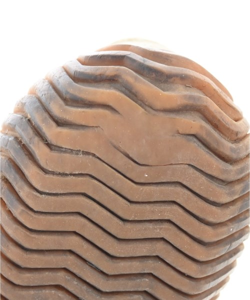 ISSEY MIYAKE（イッセイミヤケ）スニーカー ベージュ サイズ:25cm メンズ/2200683641042