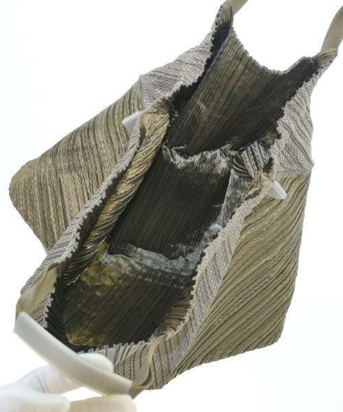 ISSEY MIYAKE（イッセイミヤケ）ハンドバッグ グレー サイズ:- レディース/2200684768069