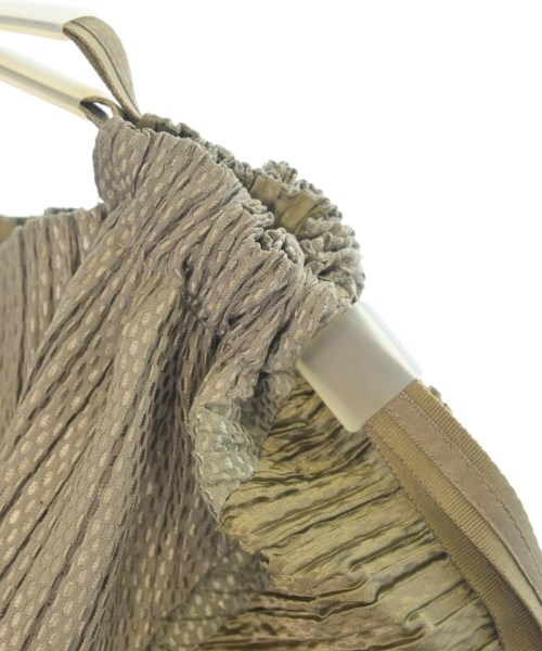 ISSEY MIYAKE（イッセイミヤケ）ハンドバッグ グレー サイズ:- レディース/2200684768069