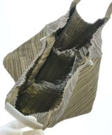 ISSEY MIYAKE（イッセイミヤケ）ハンドバッグ グレー サイズ:- レディース/2200684768069