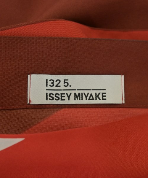 ISSEY MIYAKE（イッセイミヤケ）カジュアルシャツ 赤 サイズ:3(L位) レディース/2200687158027