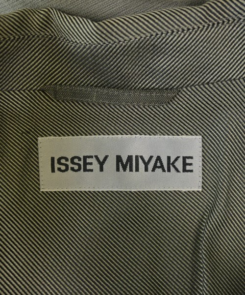 ISSEY MIYAKE（イッセイミヤケ）カジュアルジャケット グレー サイズ:2(M位) レディース/2200623214046