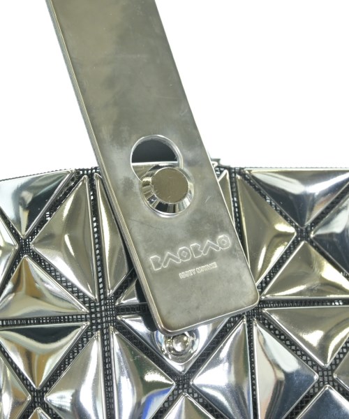 BAO BAO ISSEY MIYAKE（バオバオイッセイミヤケ）ショルダーバッグ シルバー サイズ:- レディース/2200623015018