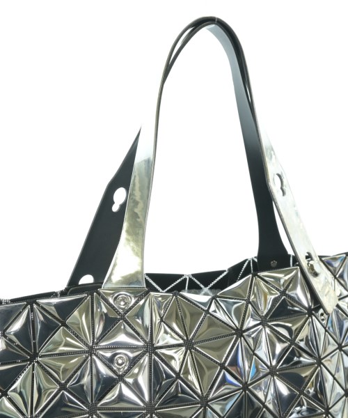 BAO BAO ISSEY MIYAKE（バオバオイッセイミヤケ）ショルダーバッグ シルバー サイズ:- レディース/2200623015018
