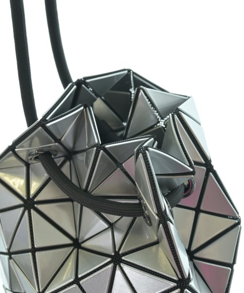 BAO BAO ISSEY MIYAKE（バオバオイッセイミヤケ）ショルダーバッグ シルバー サイズ:- メンズ/2200620306065