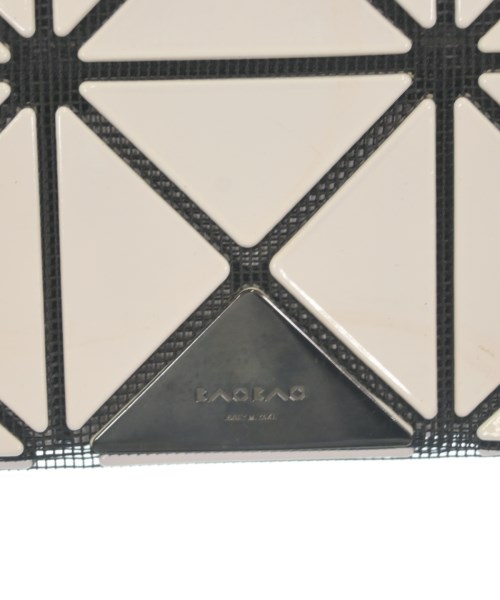BAO BAO ISSEY MIYAKE（バオバオイッセイミヤケ）クラッチバッグ 白 サイズ:- レディース/2200606305136