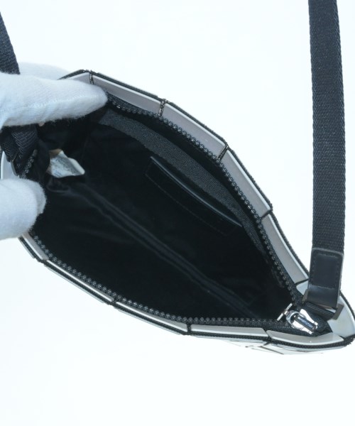 BAO BAO ISSEY MIYAKE（バオバオイッセイミヤケ）ショルダーバッグ 白 サイズ:- メンズ/2200656677016