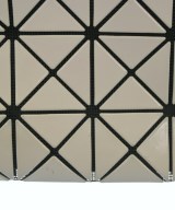 BAO BAO ISSEY MIYAKE（バオバオイッセイミヤケ）ショルダーバッグ 白 サイズ:- メンズ/2200656677016