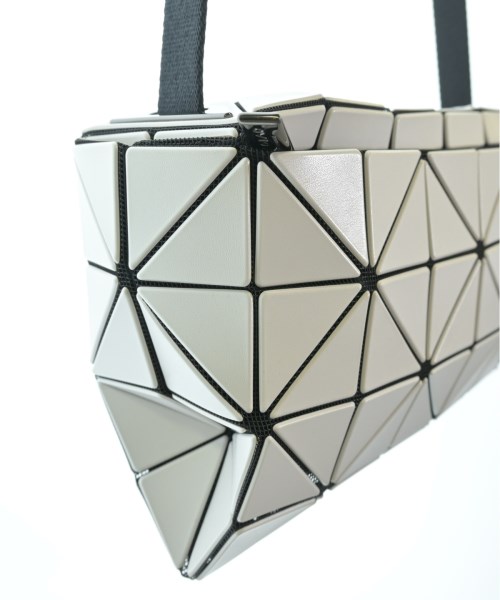 BAO BAO ISSEY MIYAKE（バオバオイッセイミヤケ）ショルダーバッグ 白 サイズ:- レディース/2200710588159