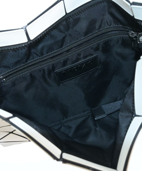 BAO BAO ISSEY MIYAKE（バオバオイッセイミヤケ）ショルダーバッグ 白 サイズ:- レディース/2200705799034