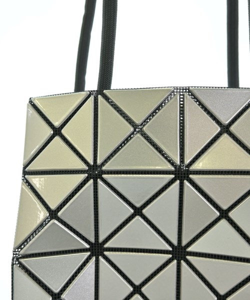 BAO BAO ISSEY MIYAKE（バオバオイッセイミヤケ）ショルダーバッグ シルバー サイズ:- レディース/2200702402128