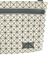 BAO BAO ISSEY MIYAKE（バオバオイッセイミヤケ）ショルダーバッグ ベージュ サイズ:- レディース/2200709397083