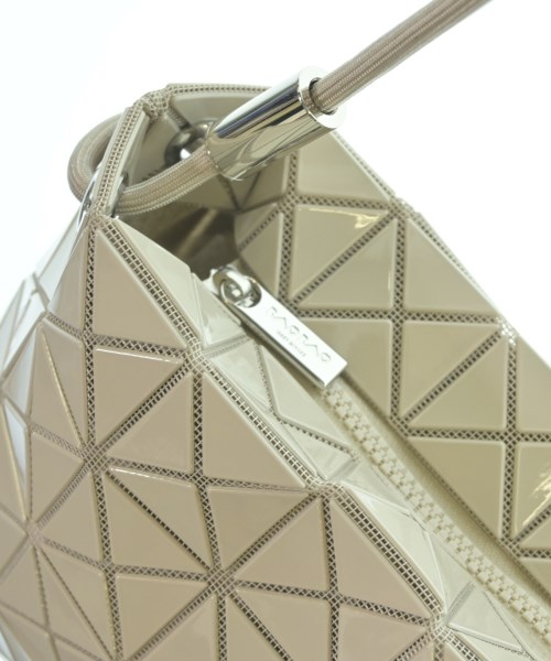 BAO BAO ISSEY MIYAKE（バオバオイッセイミヤケ）ショルダーバッグ グレー サイズ:- レディース/2200722637036