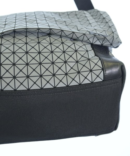 BAO BAO ISSEY MIYAKE（バオバオイッセイミヤケ）メッセンジャーバッグ グレー サイズ:- メンズ/2200725399023