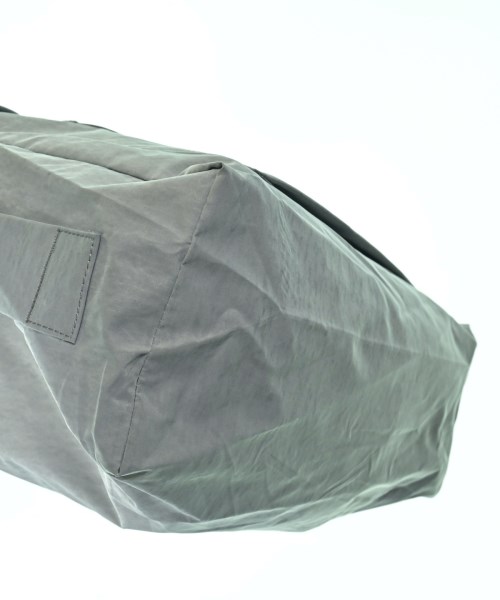 HOMME PLISSE（オムプリッセ）ショルダーバッグ グレー サイズ:- メンズ/2200639356037