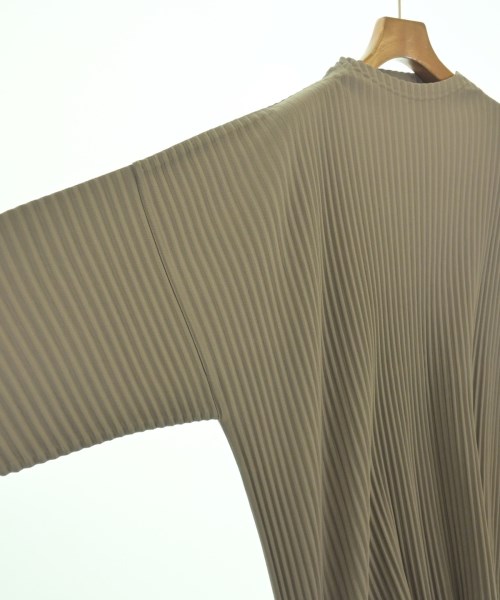 HOMME PLISSE（オムプリッセ）Tシャツ・カットソー カーキ サイズ:2(M位) メンズ/2200721165028